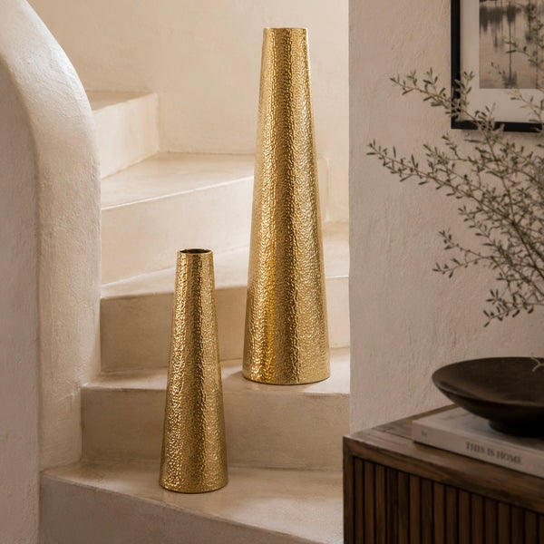 Vase martelé doré