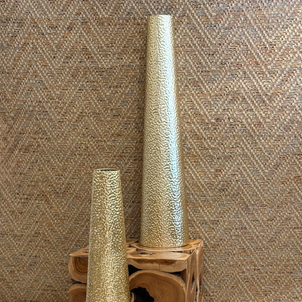 Vase martelé doré