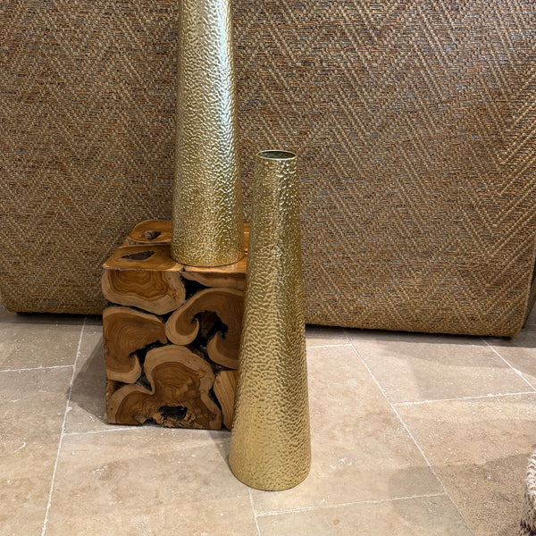 Vase martelé doré