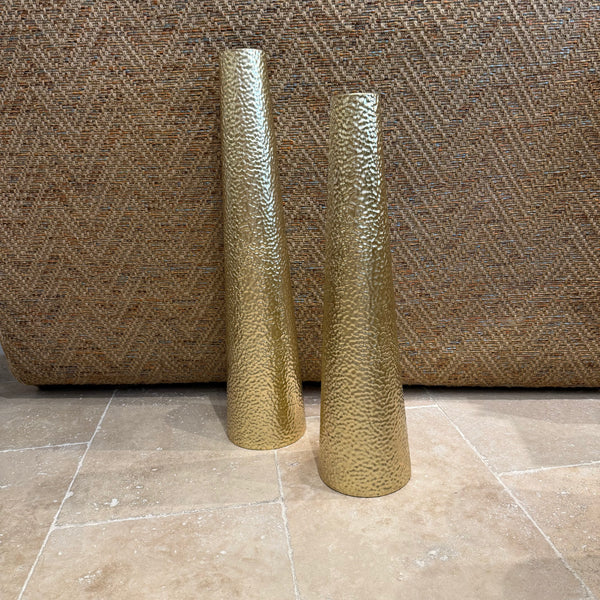 Vase martelé doré